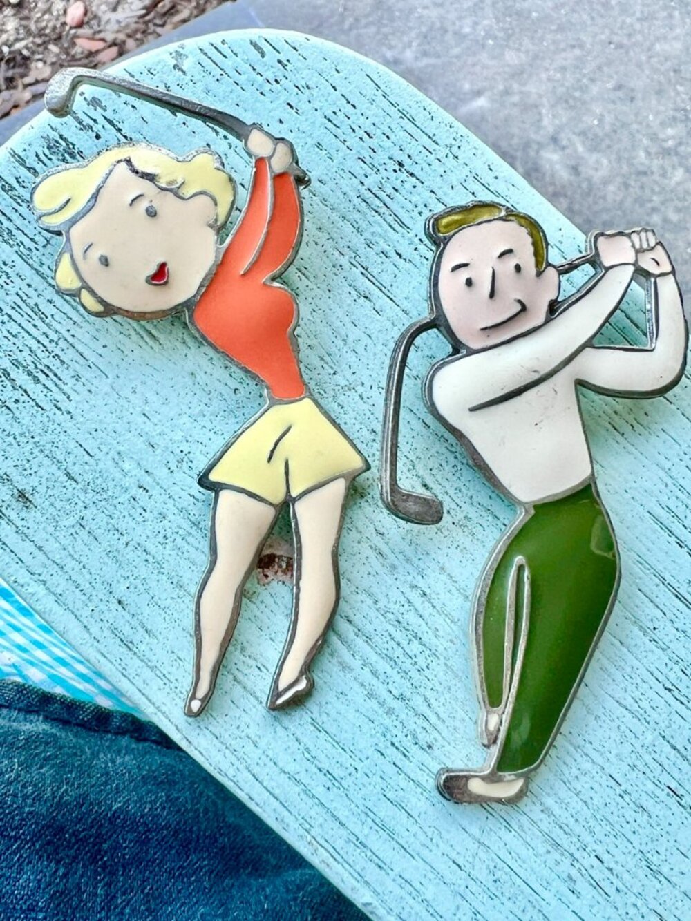 Vintage Cartoon Golf Couple Cast Metal Enamel Fridge Magnets – Set of 2 -Kitsch!